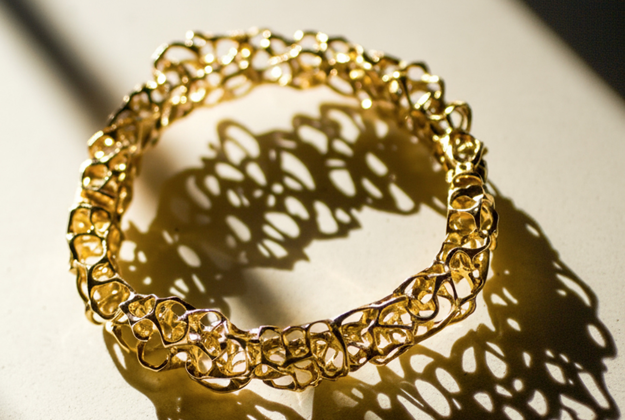 Solar-Bracelet-fond-creme01_edited